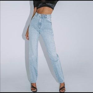 Rollas Elle Super High Rise Relaxed Jean